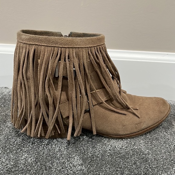 BCBG Generation Short Fringe Boot - Picture 5 of 7